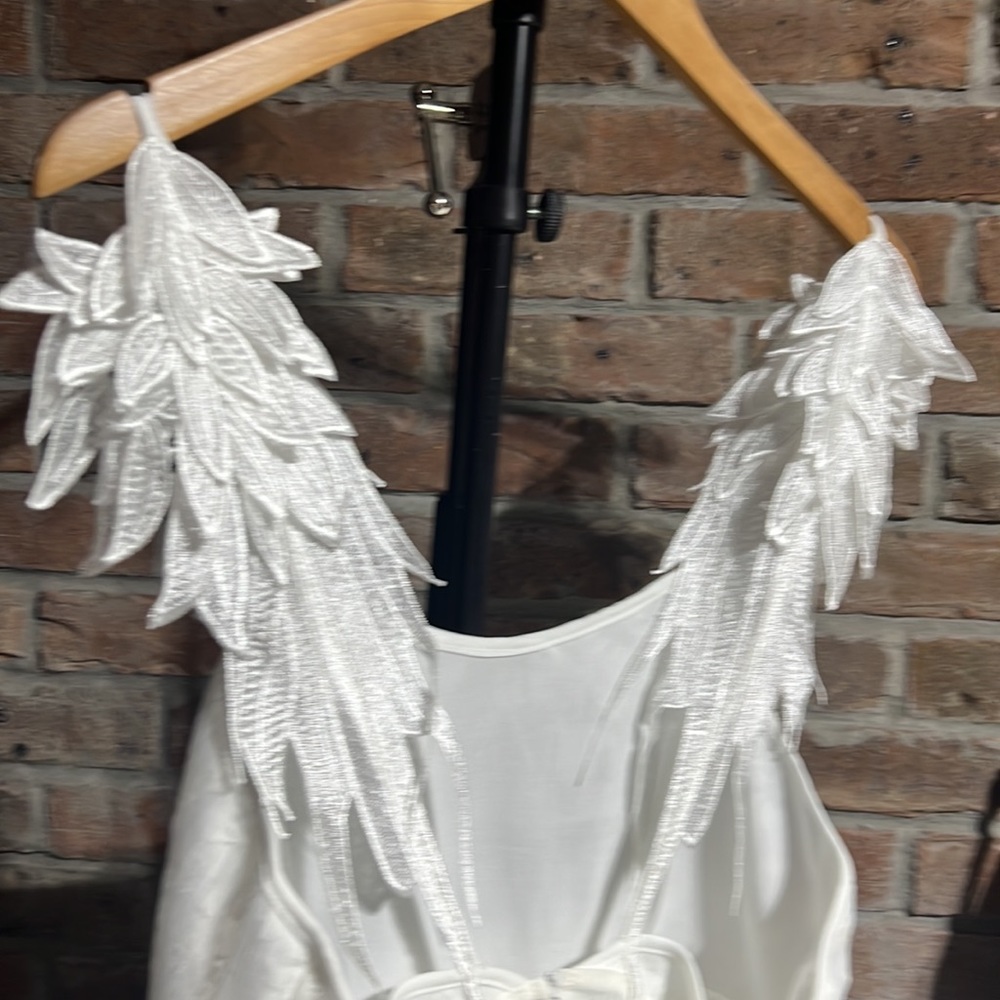Gorgeous ROMWE white dress with beautiful“angel wings“ stripes - Picture 3 of 16